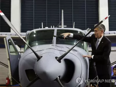 조종사 의식 잃어가자 승객이 관제사 도움받아 비상착륙