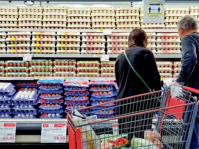 “덜 먹고 덜 탄다”… 치솟는 물가에 허리띠 죄기