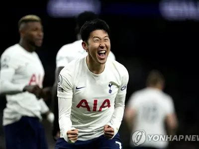 '손흥민 리그 21호골' 토트넘, 북런던더비 완승…4위 경쟁 계속