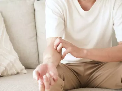 참기 어려운 아토피피부염, 가렵다고 긁으면 안 돼요