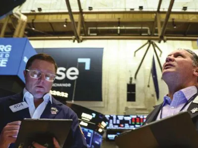 증시 더 떨어지나… WSJ “과거경험상 여전히 비싸다”