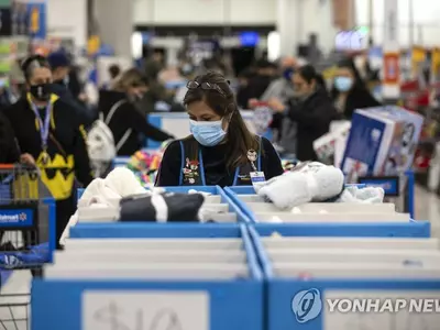 인력난 월마트 "연봉 20만달러에도 점장 맡을 사람 부족"