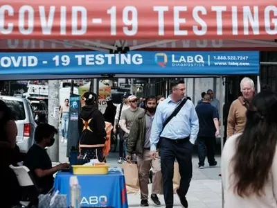 신규 확진자, 석달만에 다시 10만명 넘겨