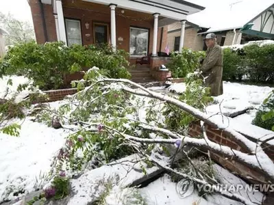 북동부 때이른 폭염에 최고 35도…서부엔 50㎝ 눈 내려