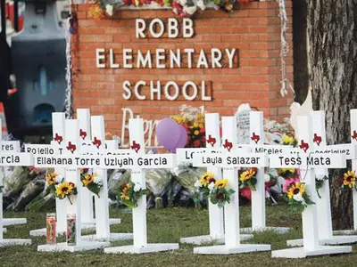 “총격범 막아야 할 학교경찰 제자리 없었다”