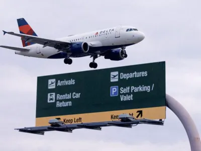 여름시즌 ‘항공대란’… 결항 급증 속 티켓값 치솟아