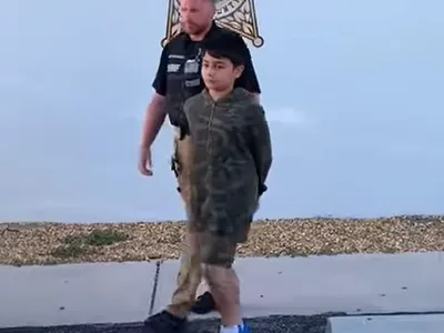 초등생, 문자 메시지로 대규모 총격 위협 체포