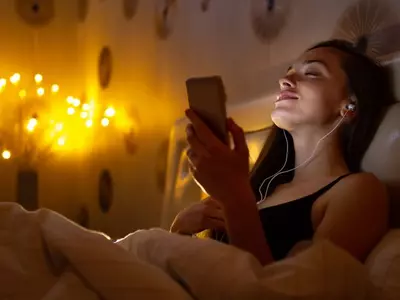 ‘롱 코비드’불면증,‘반복되는 단조로운 소리(ASMR)’ 도움