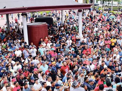 또 대규모 캐러밴 이민자 행렬