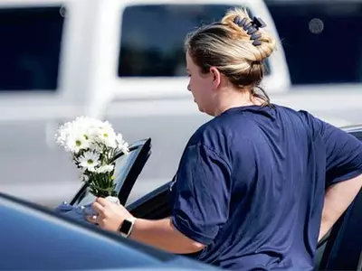 탈옥수가 앗아간 조부와 손자의 ‘여름방학 꿈’