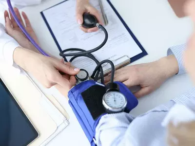 병원에서 측정할 때만 혈압이 높다면…‘가면 고혈압’