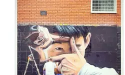 '찰칵 세리머니'하는 손흥민, 영국 런던에 벽화로 등장