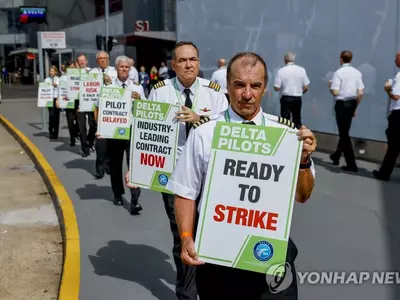잇단 항공편 결항·지연사태 속 델타항공 조종사들 시위