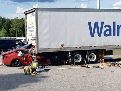 테슬라 자율주행이 또?… 37번째 사고에 당국 조사