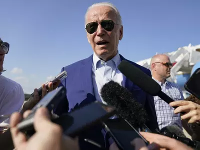 바이든, 코로나19 양성 판정…"가벼운 증상, 격리상태서 업무"