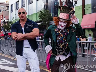 거리로 나온 영화 속 주인공들