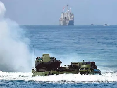 미 항모 뜨자 중 무인공격기…‘긴장의 대만’