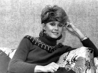 올리비아 뉴튼 존 암 투병 끝 별세