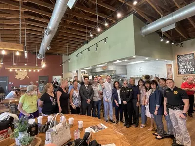 둘루스 서장과 커피, "한인안전 위해 노력"