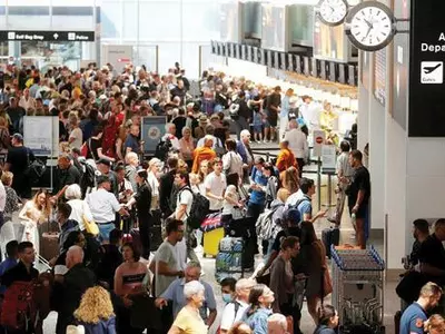 집 떠나면 고생이라지만…