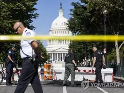 20대 남성, 차로 의회 바리케이드 돌진 후 극단적 선택