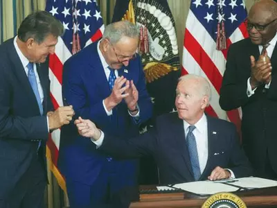 7,400억달러 규모 ‘인플레 감축법’ 서명