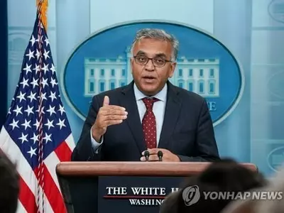 "몇 주 내 'BA.5 표적' 코로나 백신 출시…12세↑ 접종 가능"