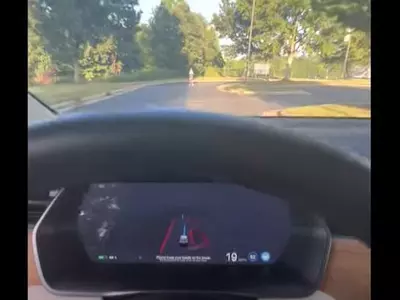 길에 아들 세우고 속도를…'테슬라 완전자율주행' 시험 논란