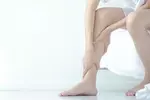 오래 걸으면 유독 종아리·발끝이 심하게 아프다면…