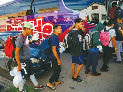 텍사스, 불법입국자 분산 논란 확대