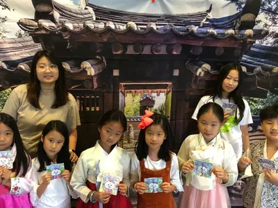 "송편도 먹고 전통놀이도 즐겼어요"