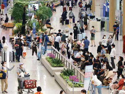 한국행 항공료 또 들썩… 성수기 예약 2,000달러 넘어서