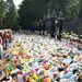 여왕에 바쳐지는 애도의 꽃 물결