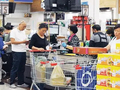 WHO 총장 “코로나19 대유행 끝이 보인다”