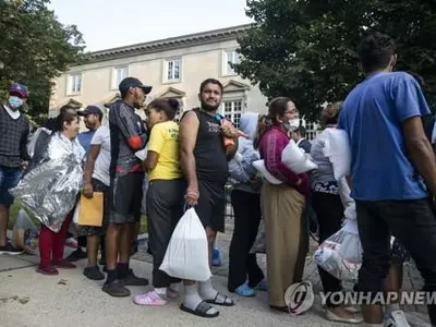 부통령 집앞에 불법이민자 버스…연방·주정부, 이민정책 충돌