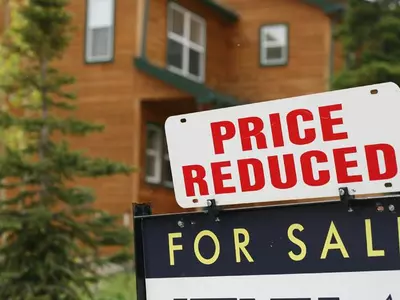 둔화·침체 기로에 놓인 주택시장… 거래 줄고 집값 하락