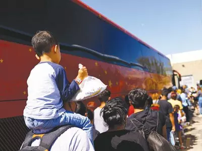 국경 이민자 타주 이송 논란 확산