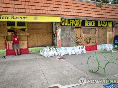 100년만의 허리케인에 플로리다 긴장…대피령에 방위군 가동