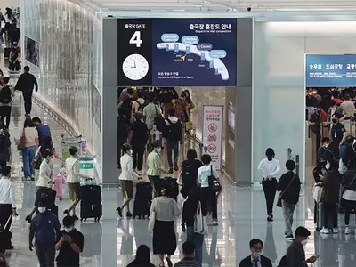 다시 활짝 열린 한국… 방역 완화·초강세 달러까지