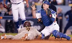 치고 뛰고 몸 날린 김하성…다저스와 NLDS 1차전서 허슬플레이