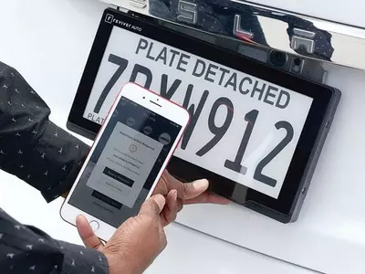 자동차 번호판도 이젠 디지털 시대