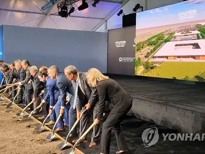 첫삽 뜬 현대 전기차공장…"한국은 신뢰할 파트너"
