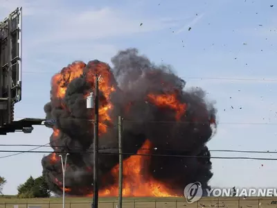 댈러스 에어쇼서 '2차대전 활약' 폭격기·전투기 공중 충돌