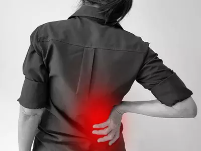 허리 펼 때만 아프다면… 디스크 아닌 척추관협착증?