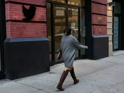 “트위터의 명복을 빕니다”… 머스크 칼바람에 직원도 회원도 이탈