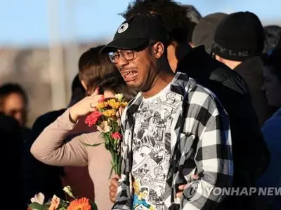 성소수자클럽 총격에 5명 사망·25명 부상…증오범죄 수사