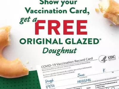 백신접종 카드 보여줬더니…도넛·팝콘·맥주가 공짜