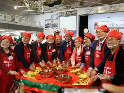 "김치의 맛에 푹 빠졌어요"