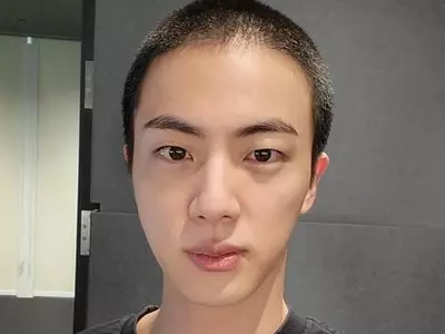 BTS 진, 내일 입대…짧은 머리에 "생각보다 귀엽네요"