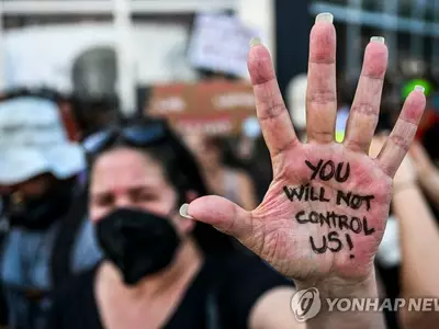 딕셔너리닷컴 올해의 단어 '여성'